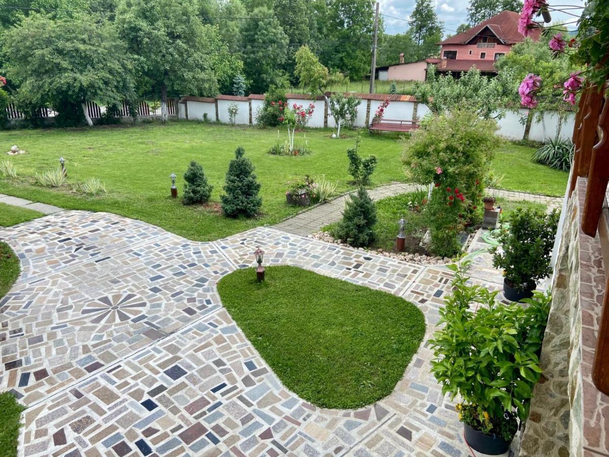 Casa De Vacanta Motata Novaci-Străini Exterior photo