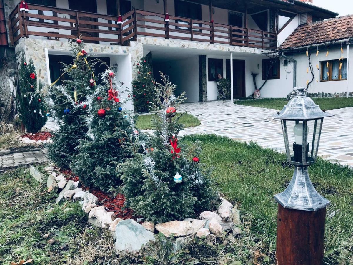 Casa De Vacanta Motata Novaci-Străini Exterior photo